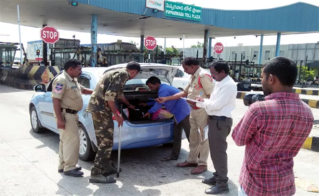 Telangana Election Police Checkpost Adilabad - Sakshi