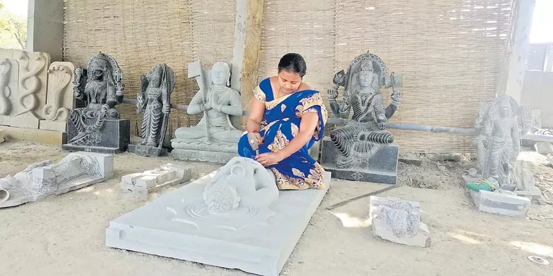 sri sharada shilpa kala mandiram in Allagadda - Sakshi