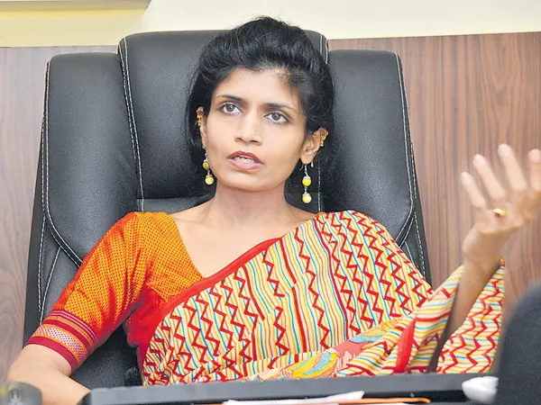 Prajakutami leaders are political brokers says Rachana Reddy - Sakshi