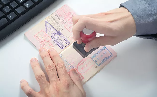 New US rules will make Prblems to secure H1B visas - Sakshi