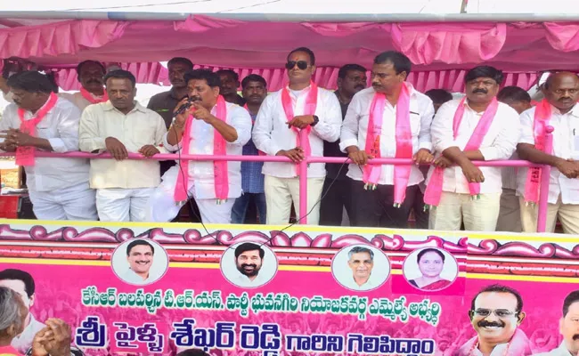 TRS Candidate P Shekar Reddy Canvass In Bhongiri - Sakshi