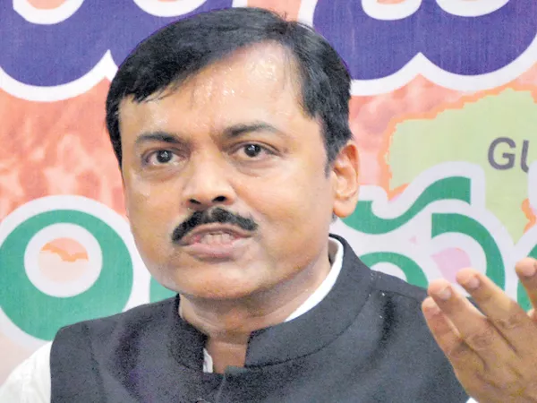 GVL Narasimha Rao comments on Chandrababu Words On High Court - Sakshi