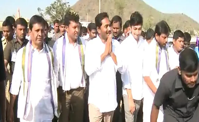 YS Jagan PrajaSankalpaYatra 333rd Day Begins - Sakshi