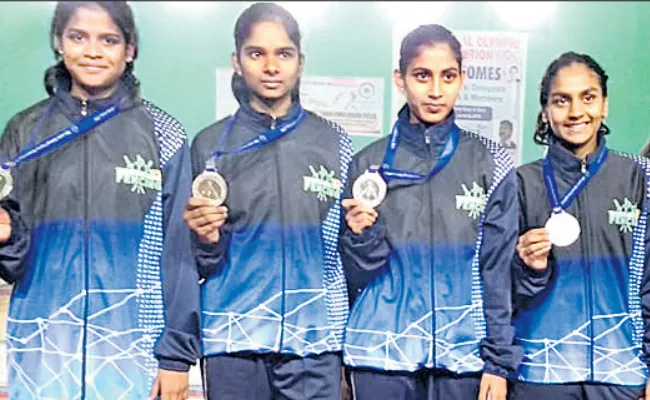 Telangana Gets Silver in Fencing Championship - Sakshi