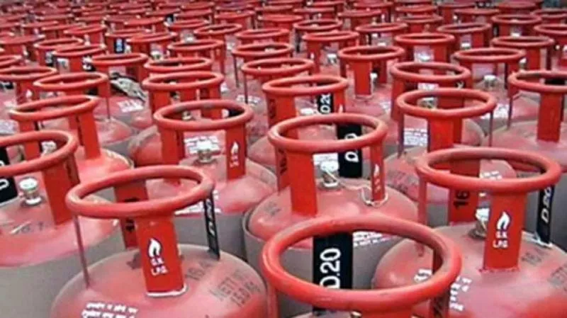 Subsidised LPG Price Cut By Ioc - Sakshi