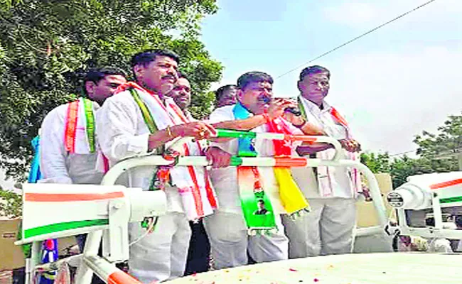 Praja Kutami Candidate Balu Naik Canvass In Nalgonda - Sakshi