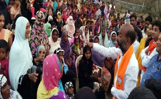 BJP Candidate Bandi Sanjay Election Campaign In Karimnagar  - Sakshi