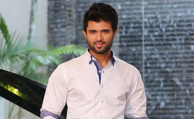 Vijay Devarakonda Bollywood Entry Confirmed - Sakshi