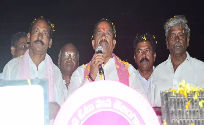 TRS Candidate Thummala Canvass In Khammam - Sakshi