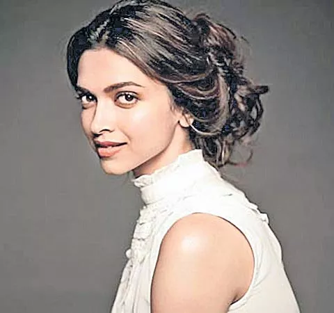 deepika padukone reclaims sexiest asian woman on the world - Sakshi