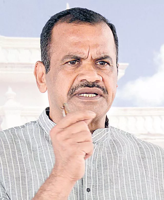 Komatireddy Venkat Reddy Slams CM KCR over surve - Sakshi