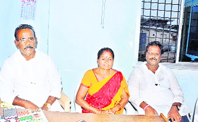 MP Bura Narsaiah Goud Talking With People In A Meeting - Sakshi