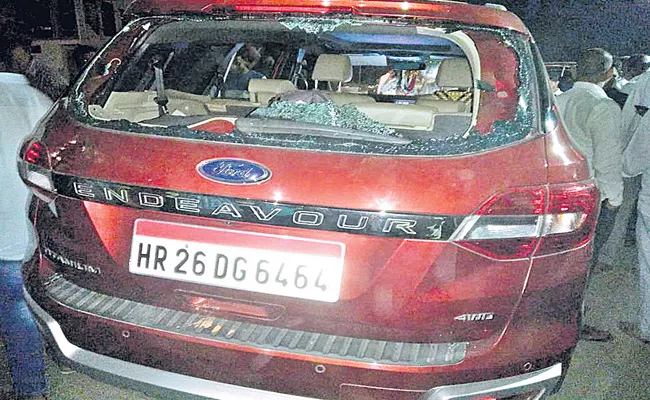 Madhu Yashki Goud Vehicle Attacked By Komireddy Ramulu Followers - Sakshi