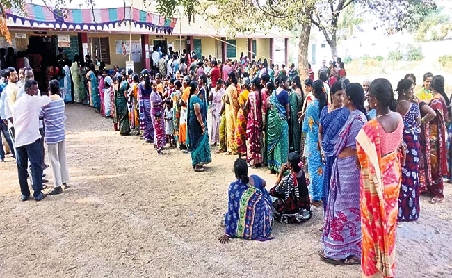  Voters In The Morning - Sakshi