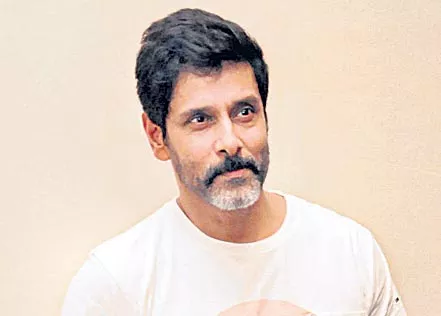 Vikram finalised for Mani Ratnam's adaptation of Ponniyin Selvan - Sakshi