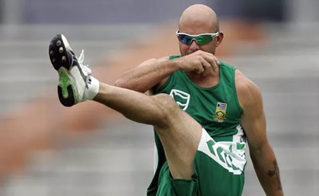 Herschelle Gibbs Among Applicants as BCCI Seeks High Profile Womens Coach - Sakshi