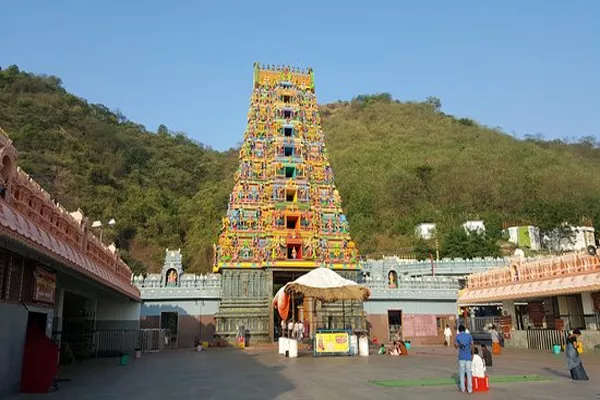 Dress Code in the Vijayawada Durga Temple - Sakshi