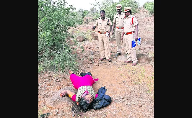 Woman Brutal Murder In Anantapur - Sakshi