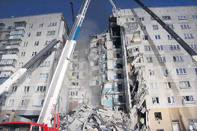 7 Dead and Dozens Missing in Russia Building Collapse - Sakshi