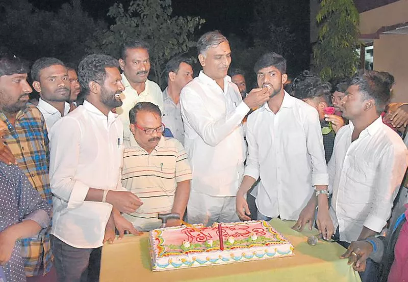 harish rao new year celebrates in siddipet - Sakshi