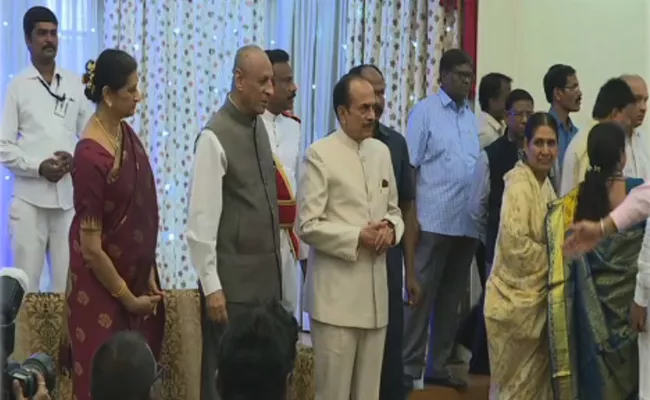 ESL Narasimhan Holds Praja Darbar At Raj Bhavan On New Year - Sakshi