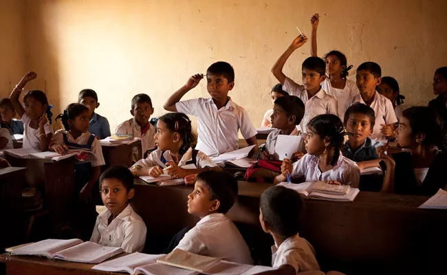 School Students Shoutout Jai Hind In Gujarat - Sakshi