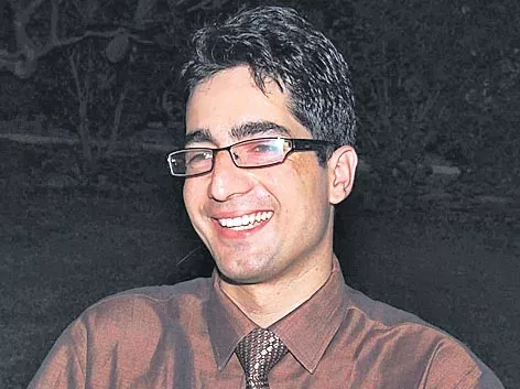 Kashmiri IAS officer Shah Faesal resigns, to contest Lok Sabha polls - Sakshi