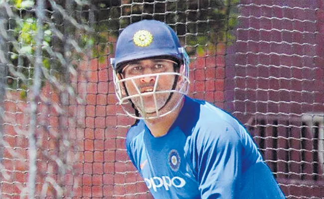 Focus shifts to ODIs as Dhoni, Dhawan hit the nets at SCG - Sakshi