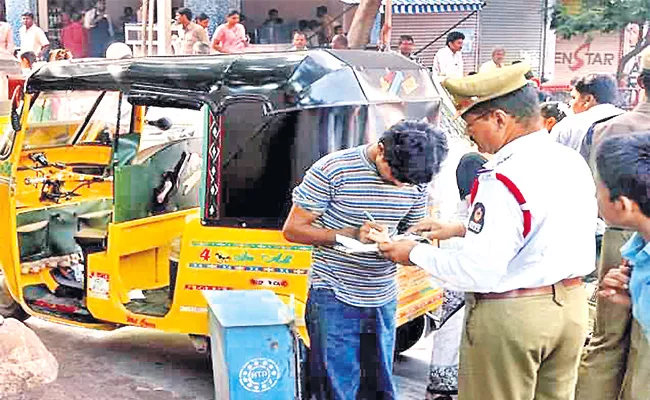 Challan Books Ban in Telangana Starts E Challan - Sakshi