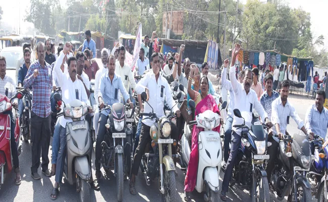 Bharat Bandh Strike Success In  Adilabad - Sakshi