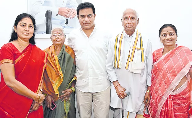 Old Couple Donated Oldage Home to Government In Presence Of KTR - Sakshi