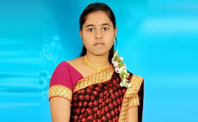 Young Woman Sirisha Commits Suicide in YSR Kadapa - Sakshi