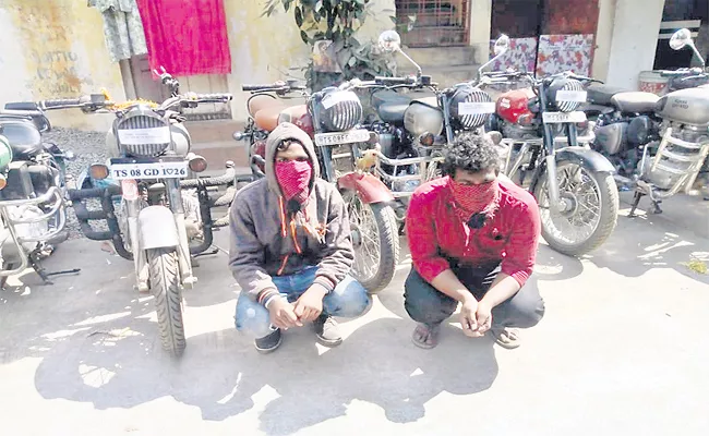 Bullet Bikes Robbery Gang Arrest in Hyderabad - Sakshi