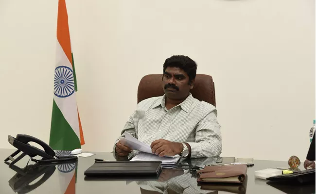 Collector Veera pandyan Susupends Paderu MRO Vasanthalatha - Sakshi