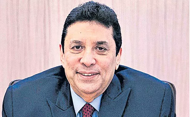 Keki Mistry calls for lower taxes to end black money - Sakshi