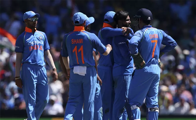 Australia Set Target of 289 Runs against India in First Odi - Sakshi