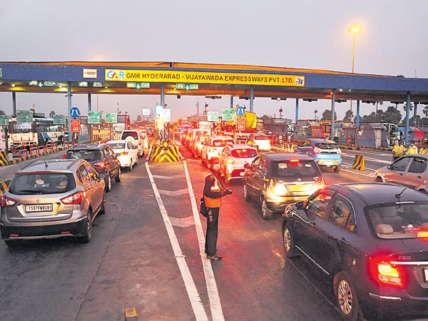 Sankranti rush at Panthangi Toll Plaza - Sakshi