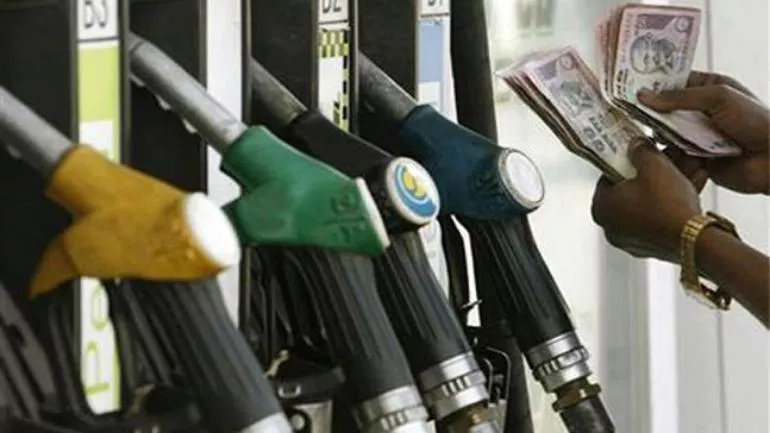 Petrol Diesel prices rise for 3rd consecutive day - Sakshi