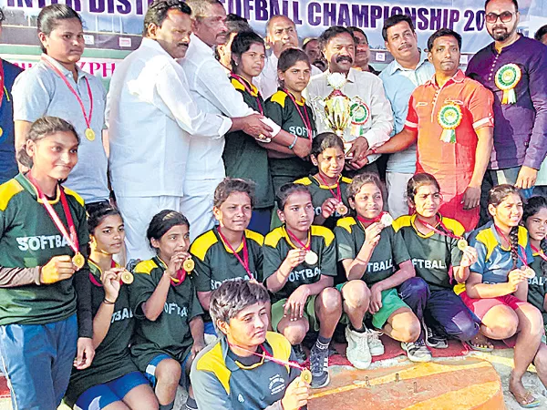 Medak Teams Won Softball Championship - Sakshi