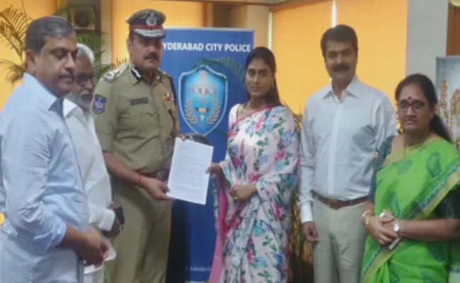 Hyderabad Police Respond On YS Sharmila Complaint - Sakshi