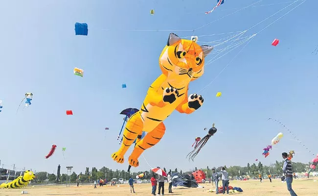 Hyderabad International kites festival At Parade ground - Sakshi