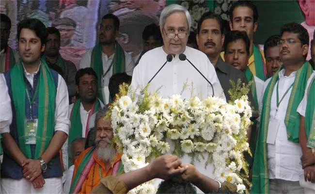 Why Naveen Patnaik Chosen To Go Alone - Sakshi