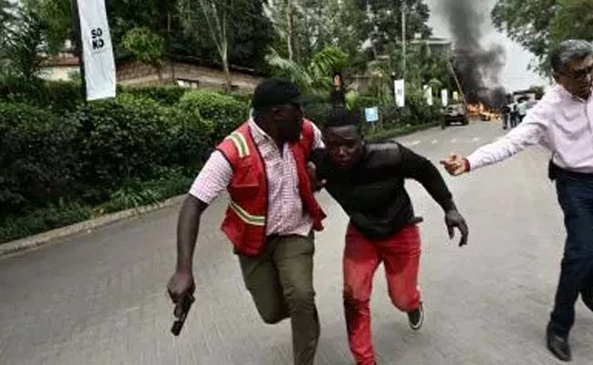 Fifteen People Killed In Terrorists suicide Attack On Kenya Hotel - Sakshi