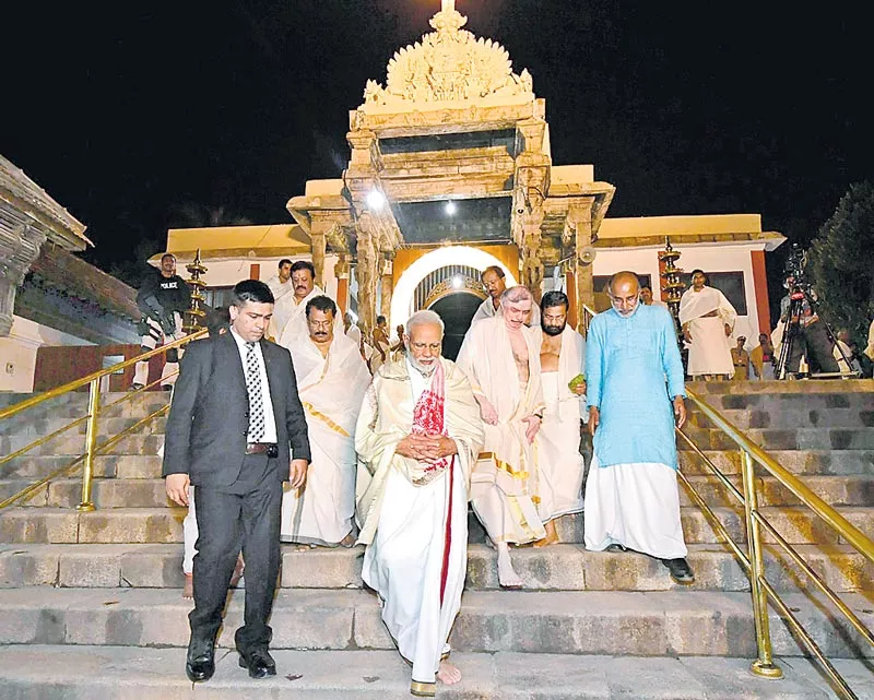 Narendra Modi Slams Ldf Govt At Sabarimala Issue - Sakshi