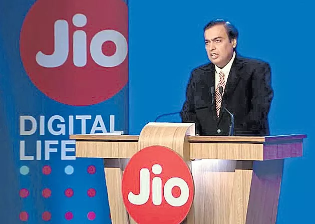 Mukesh Ambani in top Global Thinkers list of Foreign Policy - Sakshi