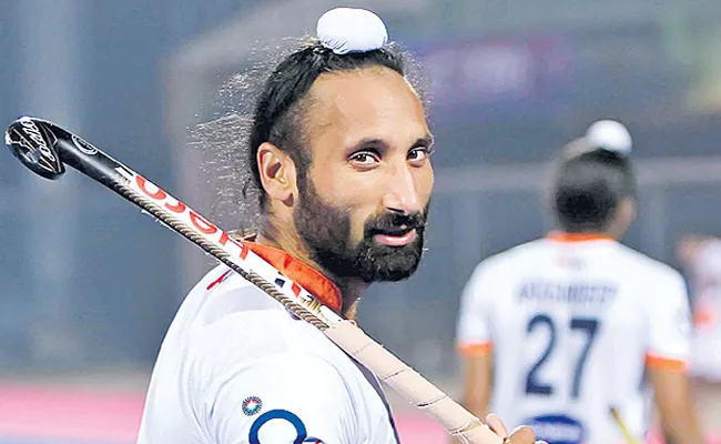 Sardar Singh named in selection committee of Hockey India - Sakshi