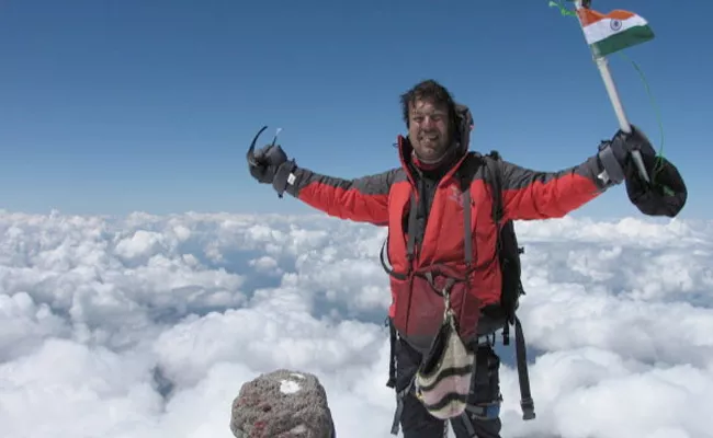 Satyarup Siddhanta Become World Youngest To Climb Tallest volcanics And Summits - Sakshi