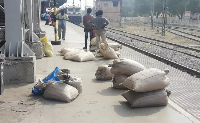 Ration Rice Smuggling in YSR Kadapa - Sakshi