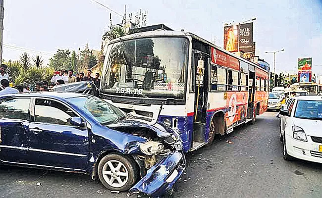 Hyderabad City Bus Road Accidents Reasons - Sakshi