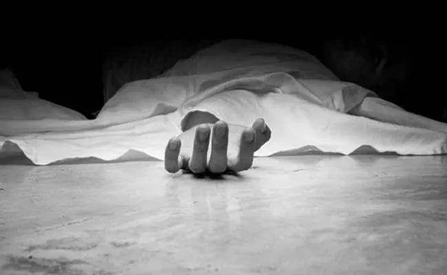 Marathi Film Producer Committed Suicide In Temple At Mumbai - Sakshi